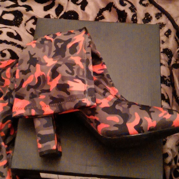 Women's Ankle Boots NWOT - Picture 3 of 5